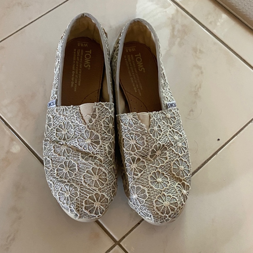 TOMS Floral Lace Cream Slip-Ons